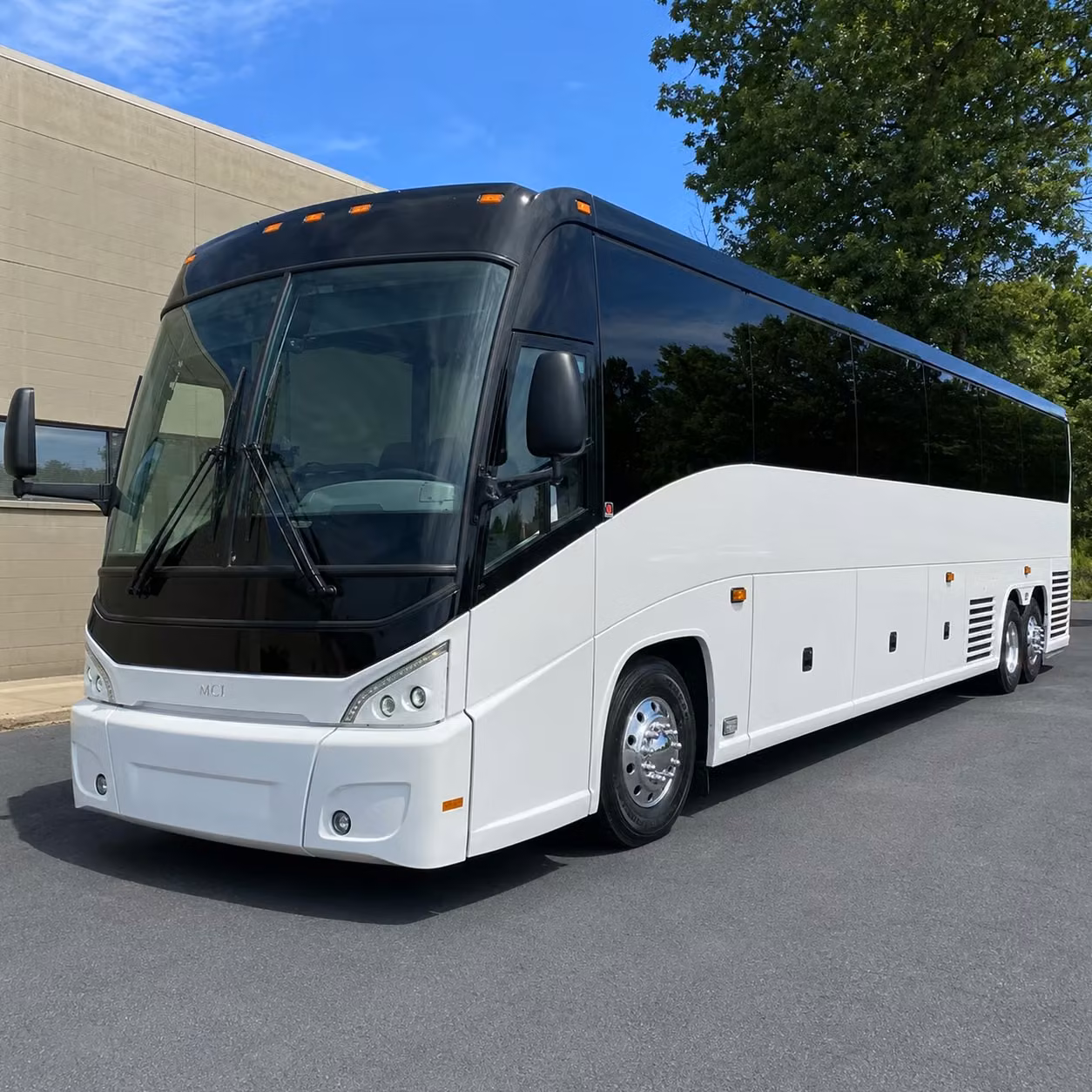 bringing a large group to houston let a charter bus handle i 20